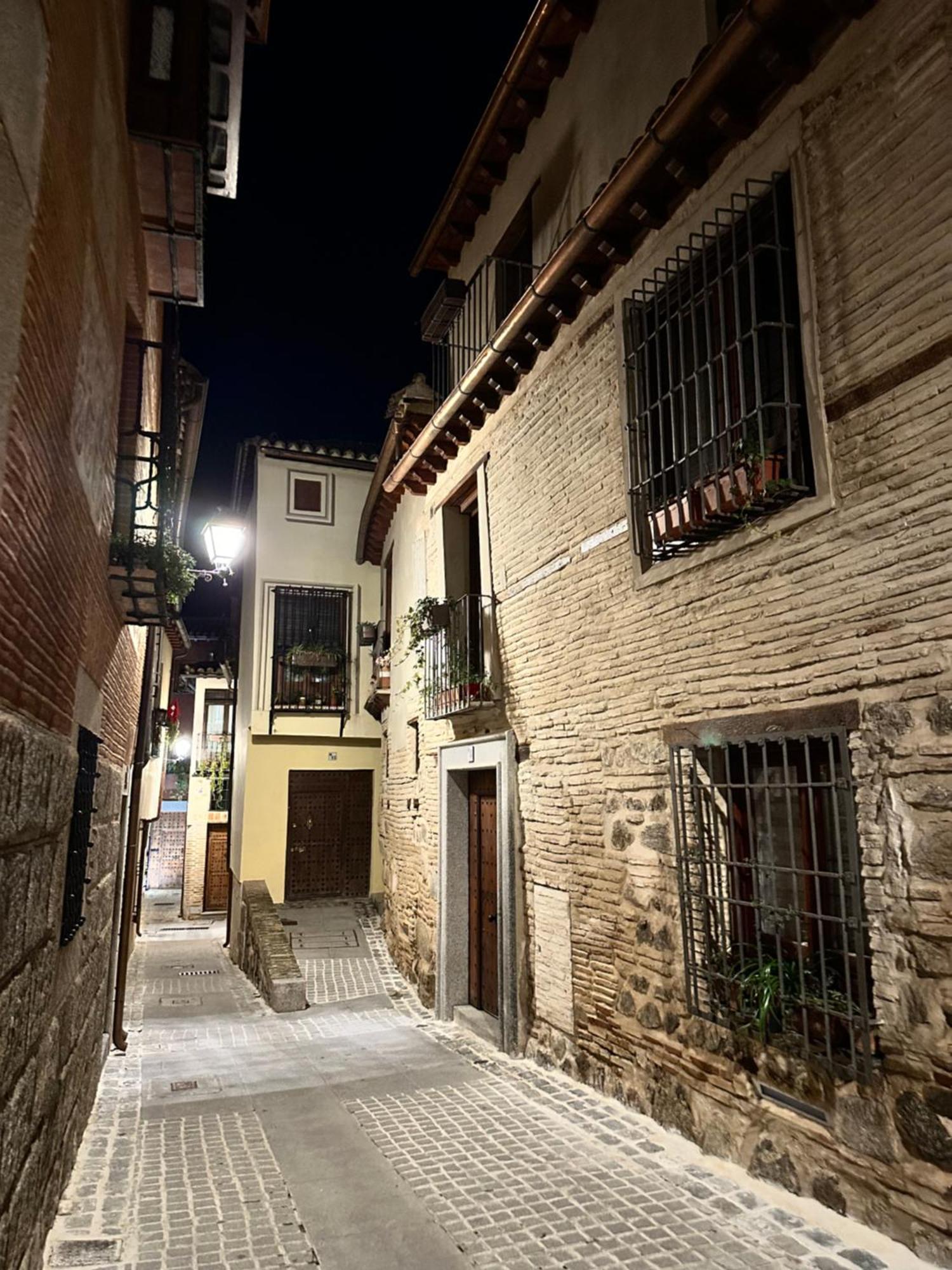 Apart. Palacio Canonigo 7 - Junto Catedral Toledo Exterior photo